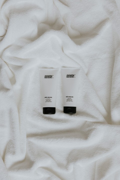 Rose-Raspberry - smoothing hair conditioner Anwen + Ministerstwo.
