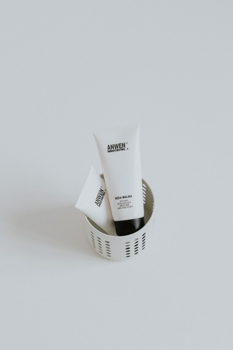 Rose-Raspberry - smoothing hair conditioner Anwen + Ministerstwo.